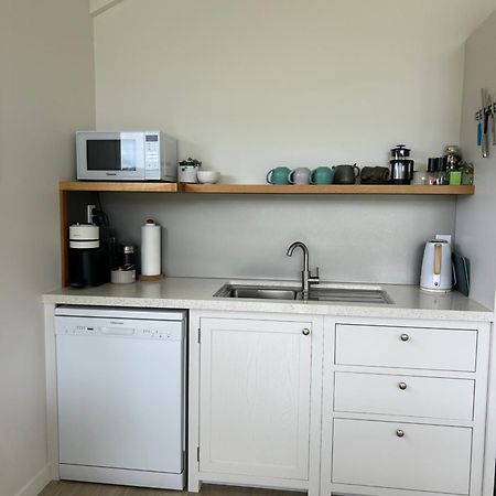 Purangi Waterfront Retreat Apartment Cooks Beach ภายนอก รูปภาพ