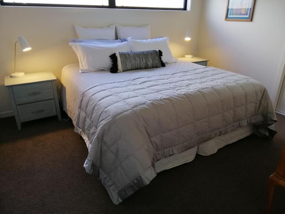 Purangi Waterfront Retreat Apartment Cooks Beach ภายนอก รูปภาพ